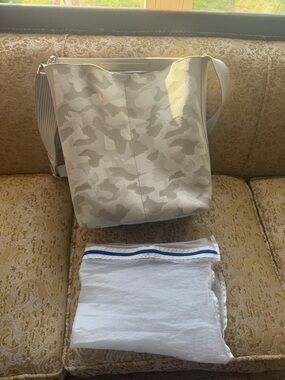 Retired Rothy's Cream Textured Bucker Bag with Blue Interior